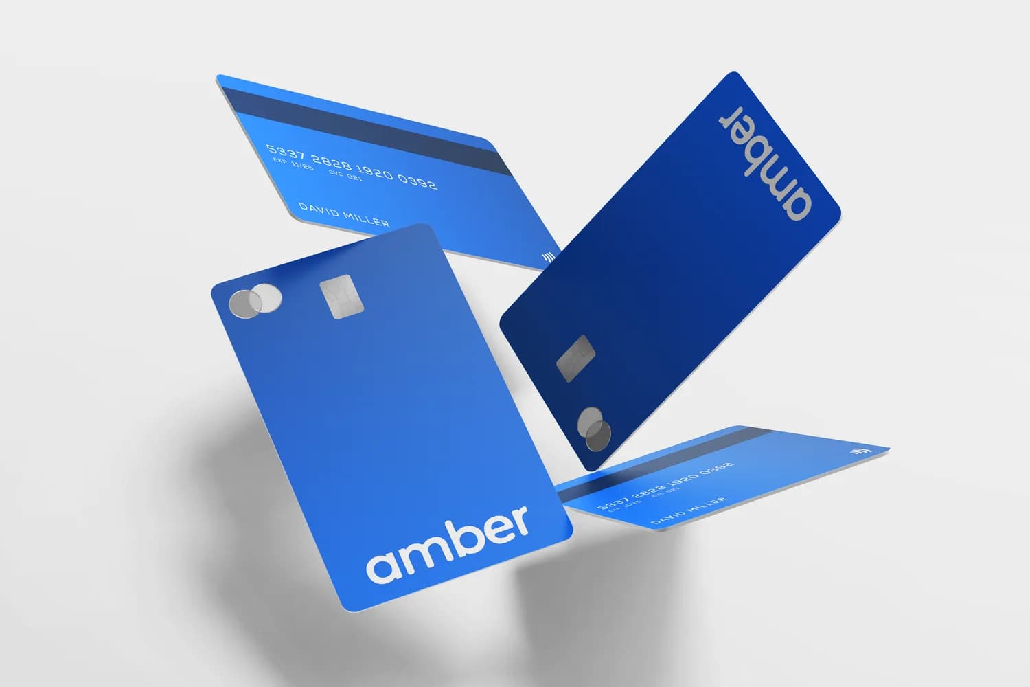 Cartes de crédit Amber en lévitation, recto et verso, logotype blanc sur bleu